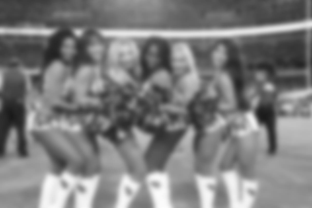 titans2018bucscheer244483