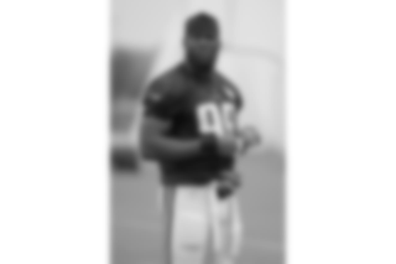 Tennessee Titans linebacker Brian Orakpo takes a break during NFL football training camp Friday, Aug. 7, 2015, in Nashville, Tenn. (AP Photo/Mark Humphrey)