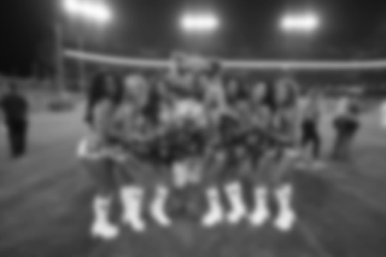 titans2018bucscheer244486