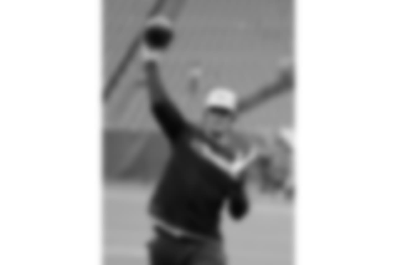 Tennessee Titans quarterback Marcus Mariota warms up before an NFL football game against the Baltimore Ravens Sunday, Oct. 14, 2018, in Nashville, Tenn. (AP Photo/James Kenney)
