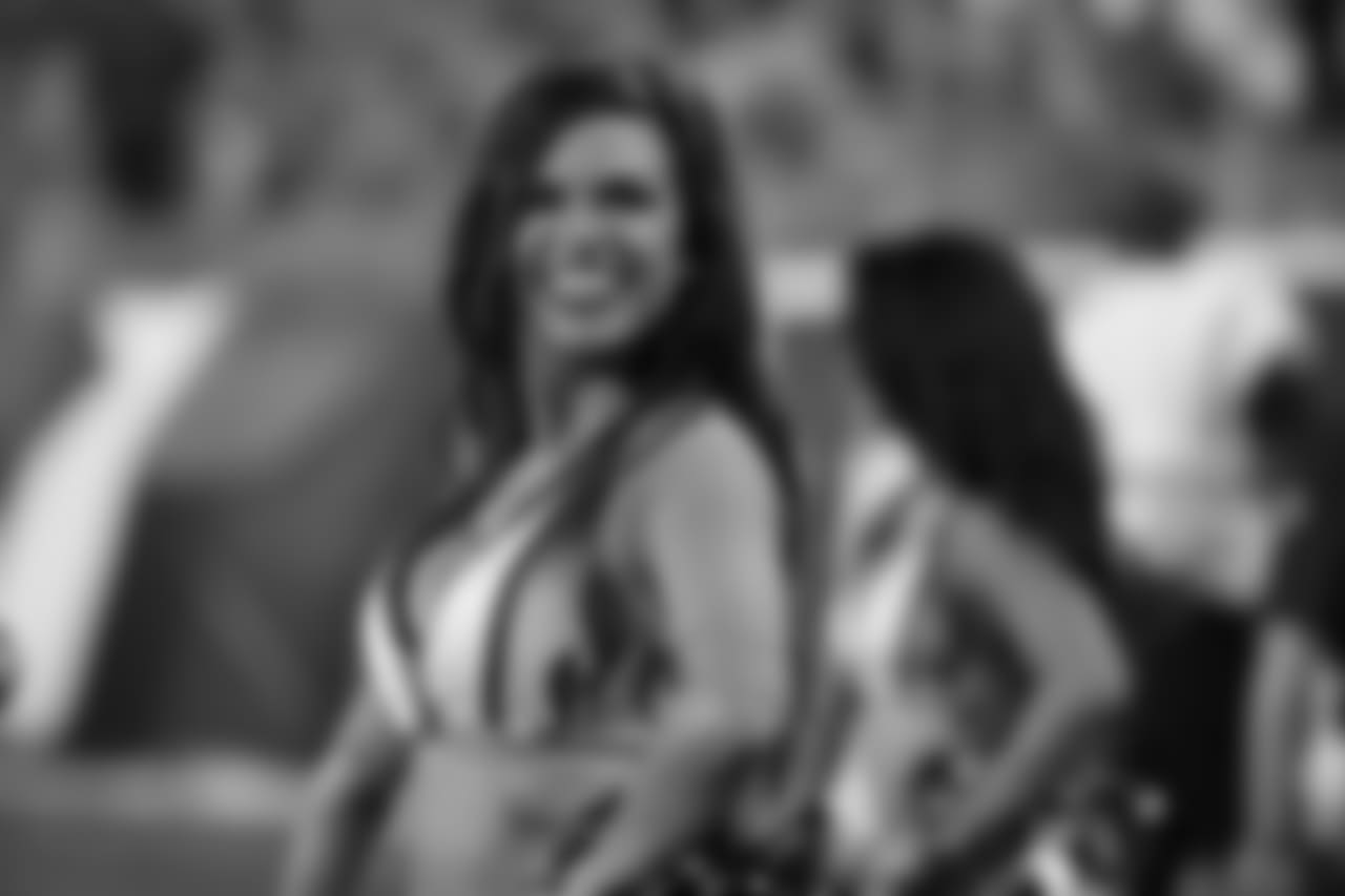 titans2018bucscheer244478