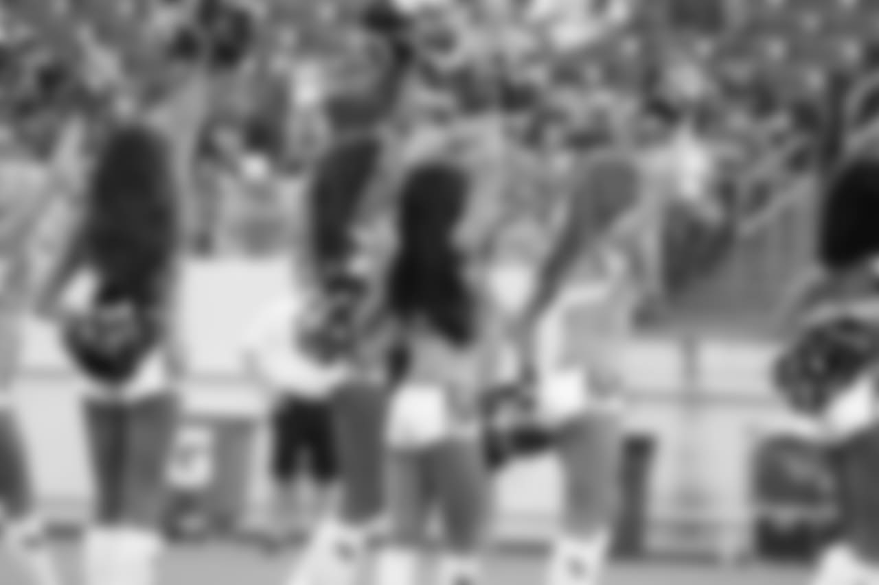 cheerleaders-180814-scrimmage241530