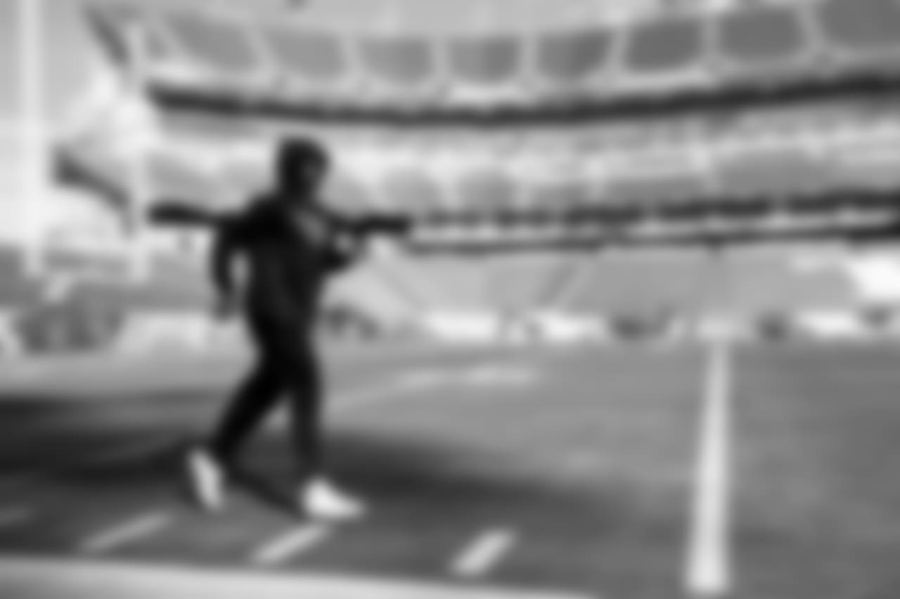 Tennessee Titans quarterback Marcus Mariota (8) jogs on the field prior to an NFL football game against the Washington Redskins, Saturday, Dec. 22, 2018 in Nashville, TN. (Aaron Doster via AP)