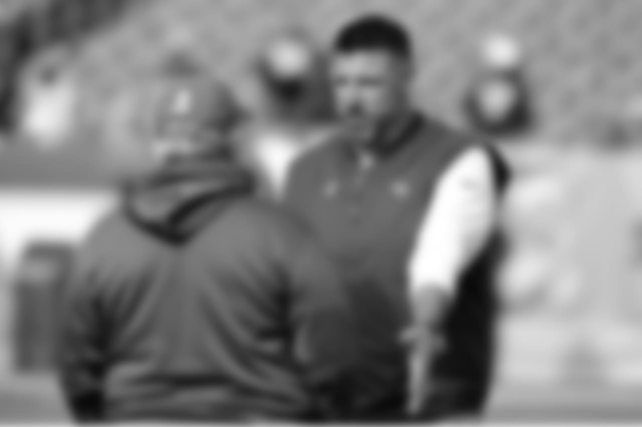 Tennessee Titans head coach Mike Vrabel, right, talks with defensive coordinator Dean Pees before an NFL football game between the Titans and the New England Patriots Sunday, Nov. 11, 2018, in Nashville, Tenn. (AP Photo/Mark Zaleski)