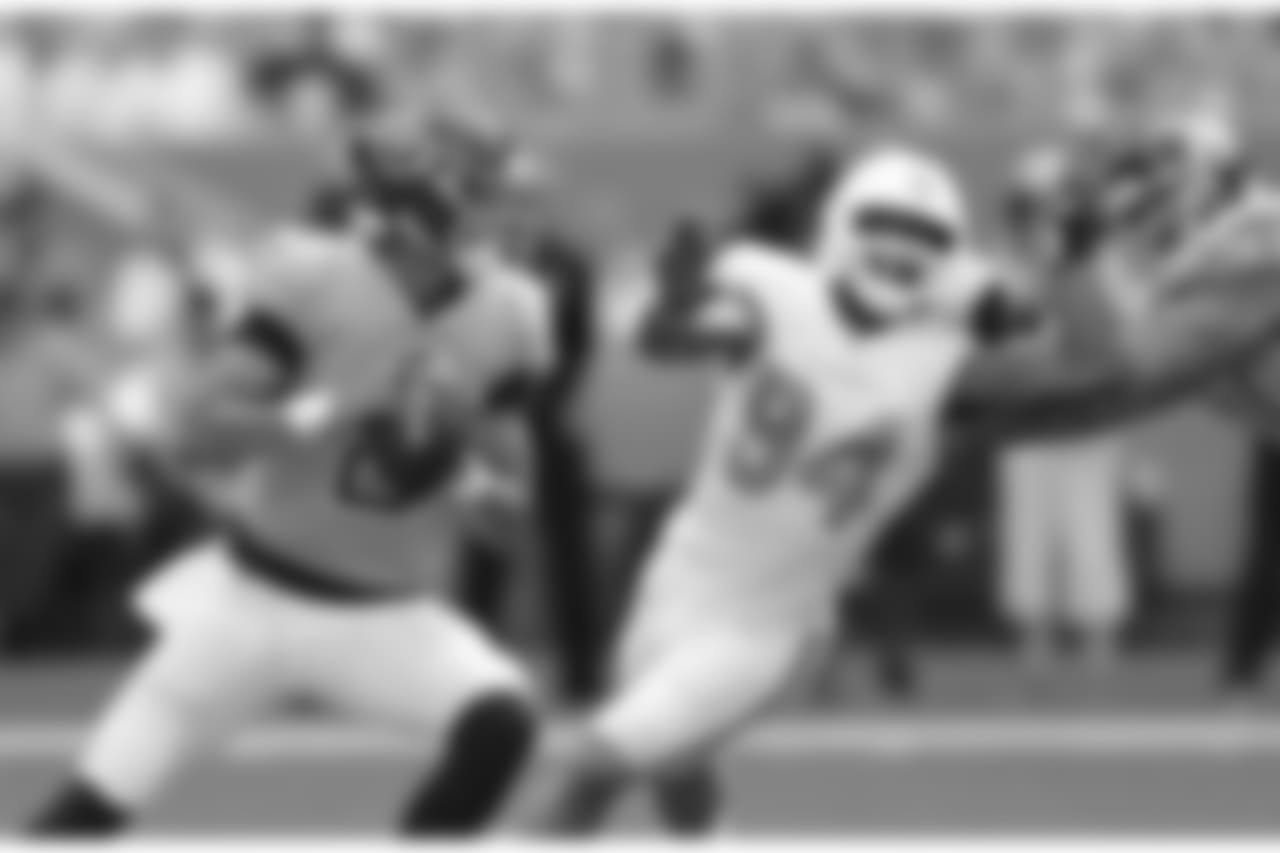 Tennessee Titans quarterback Marcus Mariota (8) looks to pass, during the second half of an NFL football game, Sunday, Sept. 9, 2018, in Miami Gardens, Fla. (AP Photo/Brynn Anderson)