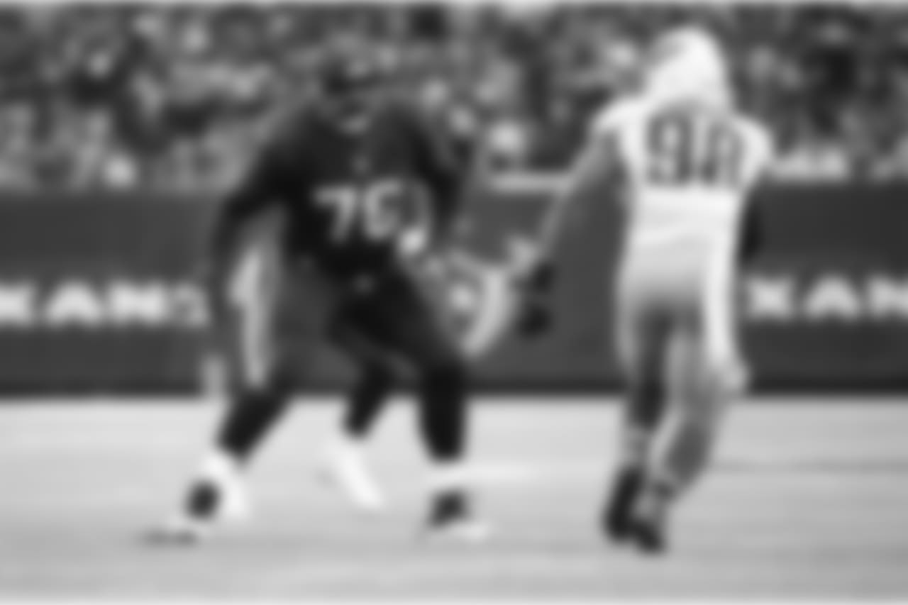 Houston Texans offensive lineman Duane Brown (76) looks to block against Brian Orakpo (98) during a Week 8 NFL football game against the Tennessee Titans on Nov. 1, 2015 in Houston. The Texans beat the Titans 20-6. (Matt Patterson via AP)