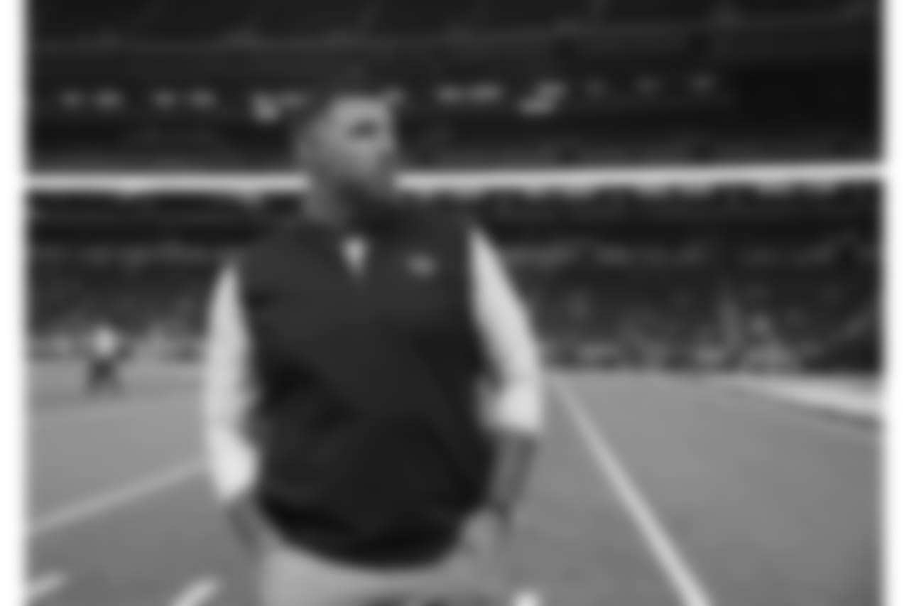 Tennessee Titans head coach Mike Vrabel watches as the Titans warm up before an NFL football game between the Indianapolis Colts and the Tennessee Titans, Sunday, Nov. 18, 2018, in Indianapolis. (AP Photo/Jeff Roberson)
