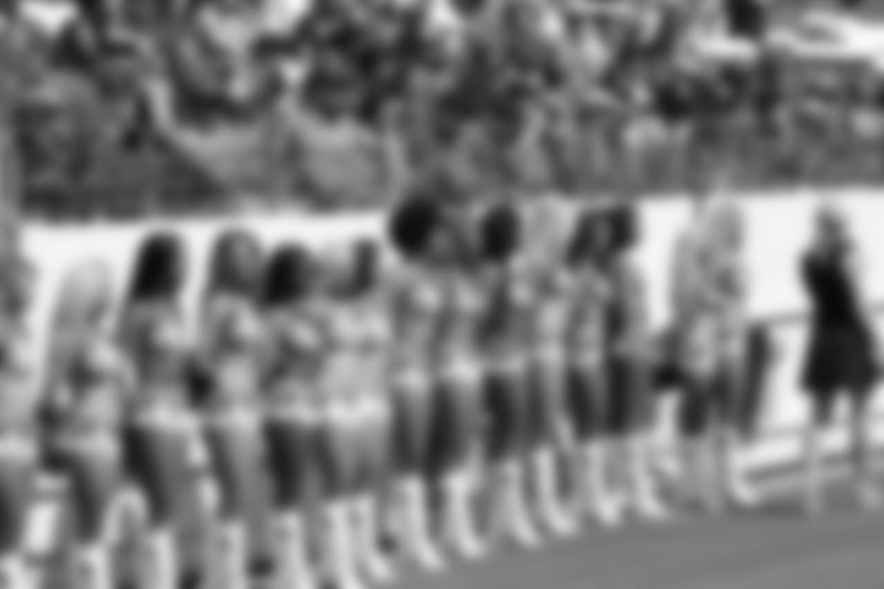 cheerleaders-180814-scrimmage241502
