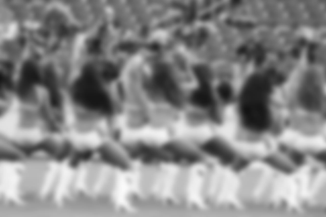 cheerleaders-180814-scrimmage241518