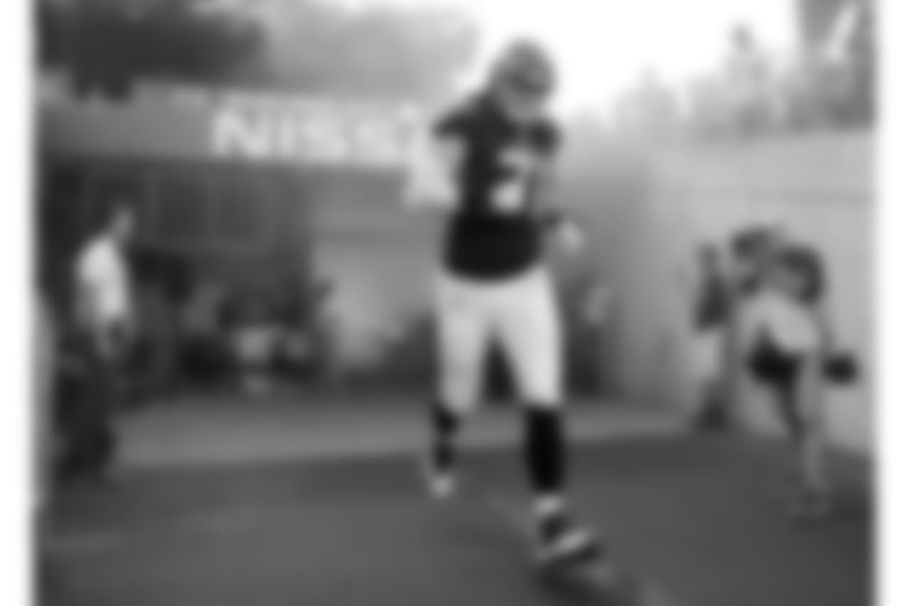 Tennessee Titans offensive tackle Dennis Kelly (71) takes the field before a preseason NFL football game against the Tampa Bay Buccaneers Saturday, Aug. 18, 2018, in Nashville, Tenn. (AP Photo/James Kenney)