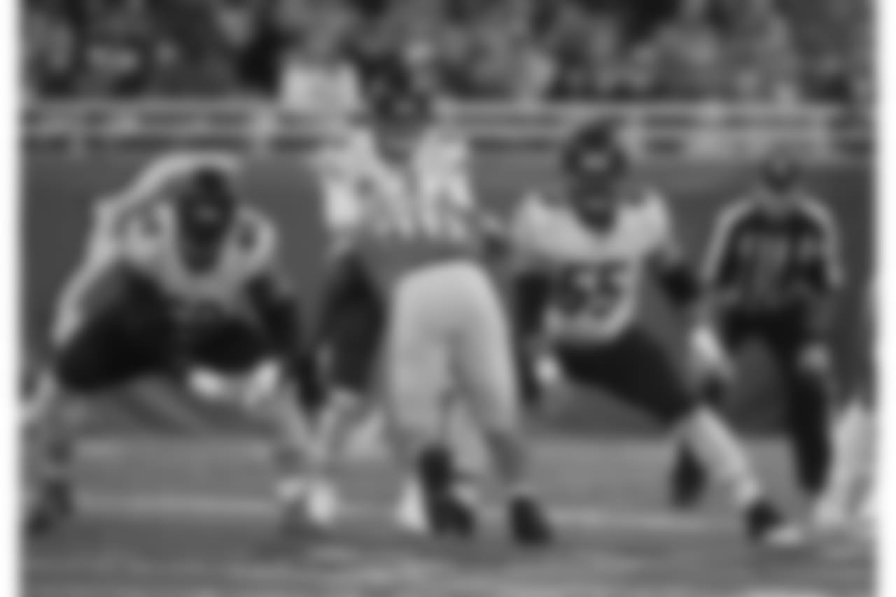 Chicago Bears offensive guard Vladimir Ducasse (62) and center Hroniss Grasu (55) line up to protect quarterback Jay Cutler (6) against Detroit Lions defensive tackle Andre Fluellen (96) during the first half of an NFL football game, Sunday, Oct. 18, 2015, in Detroit. (AP Photo/Duane Burleson)