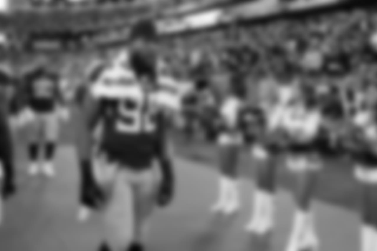 Tennessee Titans outside linebacker Brian Orakpo leaves the field at halftime of an NFL football game against the New York Jets Sunday, Dec. 2, 2018, in Nashville, Tenn. (AP Photo/James Kenney)