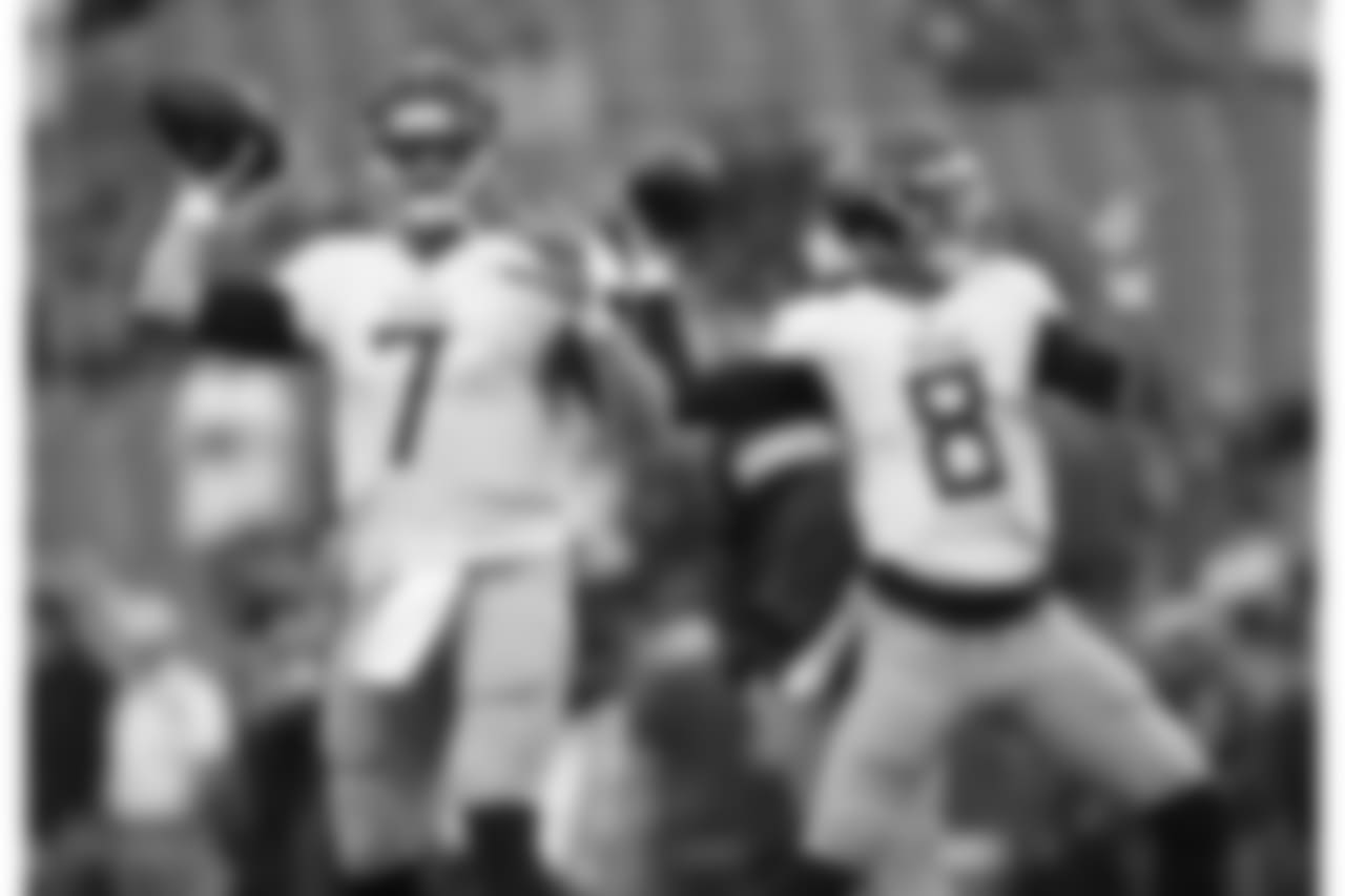 Tennessee Titans quarterback Marcus Mariota, right, and quarterback Blaine Gabbert warm up prior to an NFL football game against the Buffalo Bills, Sunday, Oct. 7, 2018, in Orchard Park, N.Y. (AP Photo/Adrian Kraus)
