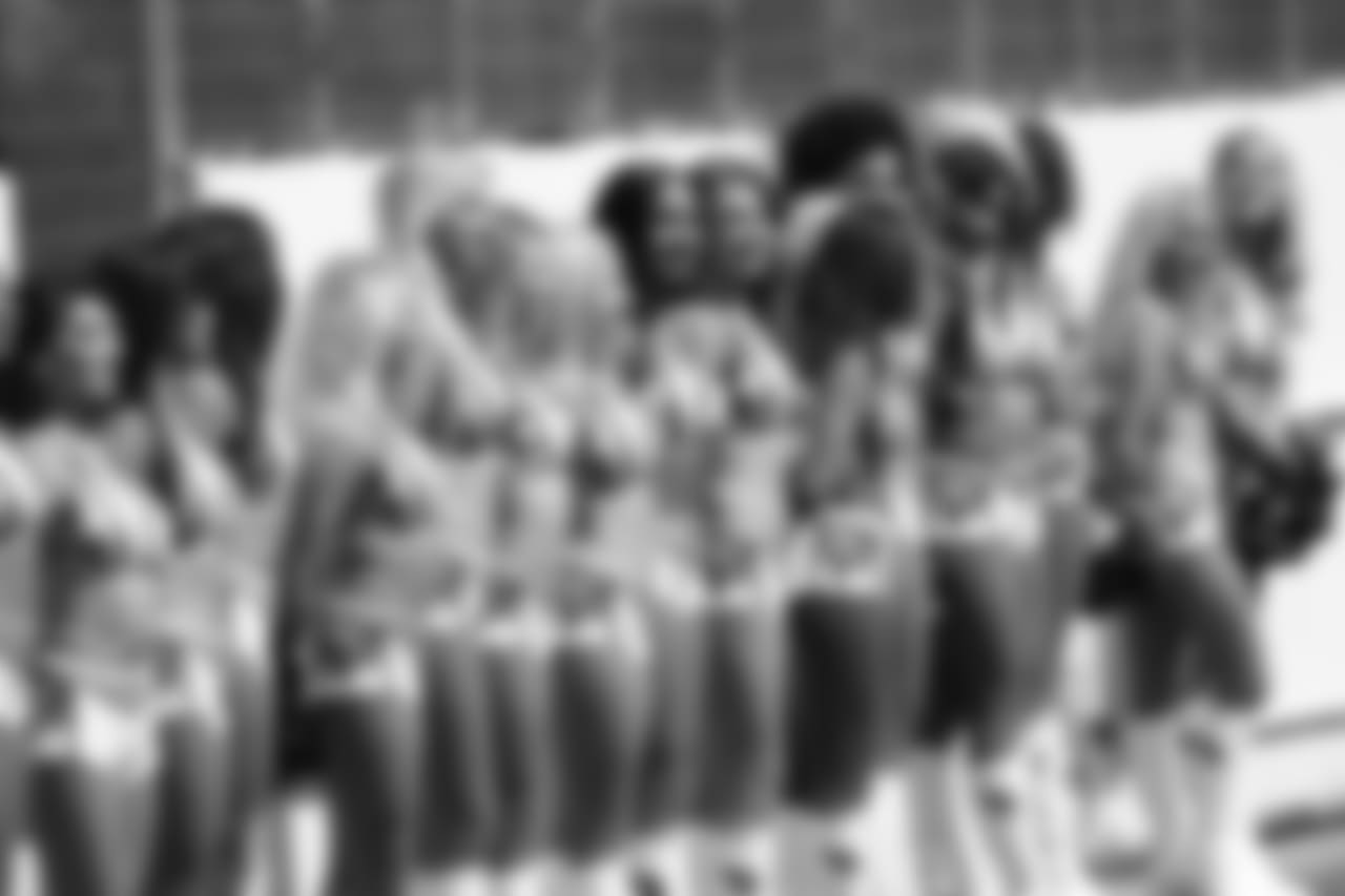 cheerleaders-180814-scrimmage241498