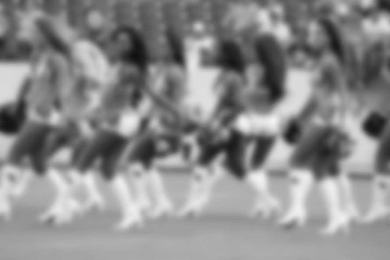 cheerleaders-180814-scrimmage241525