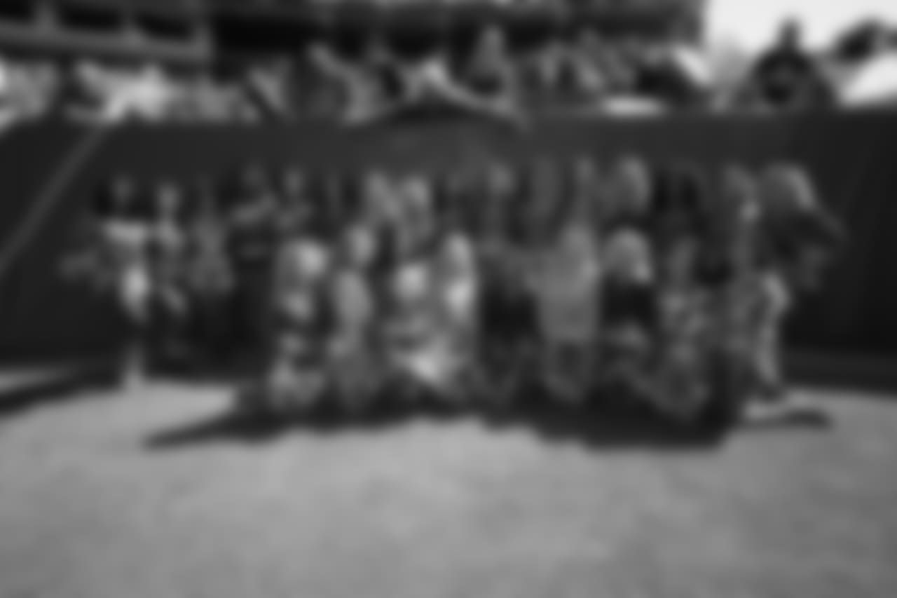 cheer2018eaglesB51568