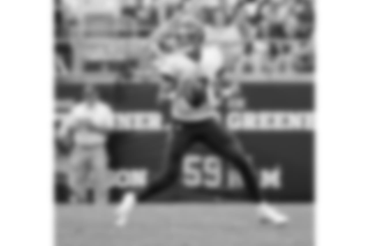 Tennessee Titans quarterback Marcus Mariota (8) looks to pass against the Pittsburgh Steelers in the first half of an NFL preseason football game, Saturday, Aug. 25, 2018, in Pittsburgh. (AP Photo/Don Wright)
