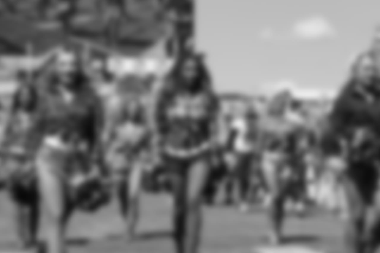 cheer2018eaglesB51553