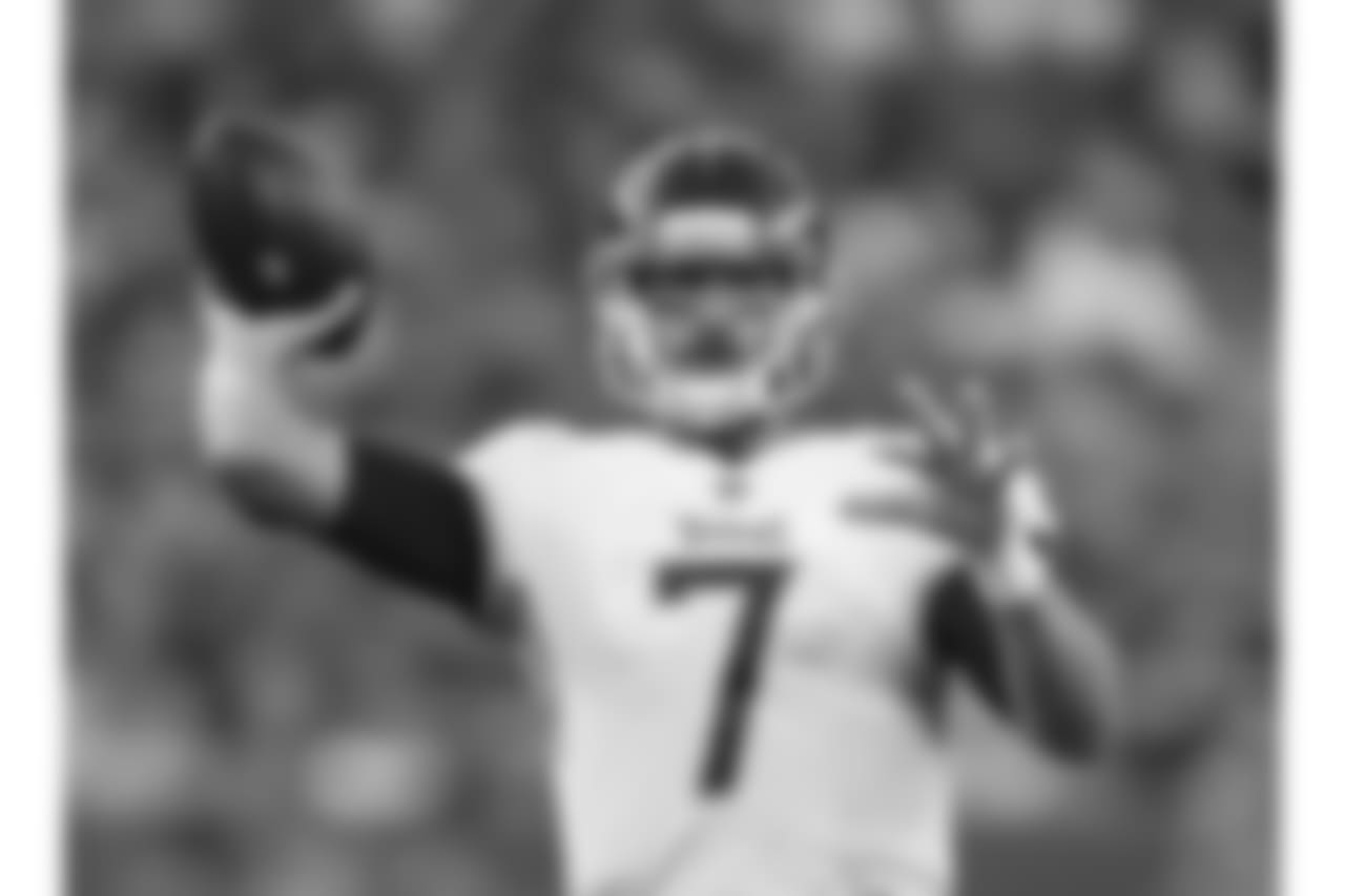 Tennessee Titans' Blaine Gabbert throws during the first half of a preseason NFL football game against the Green Bay Packers Thursday, Aug. 9, 2018, in Green Bay, Wis. (AP Photo/Matt Ludtke)