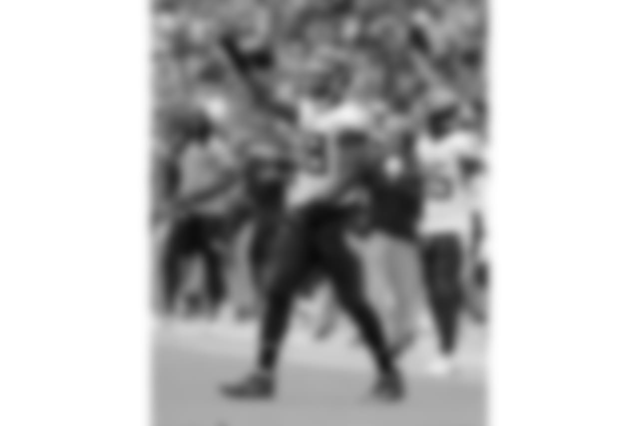 Tennessee Titans linebacker Brian Orakpo plays against the Houston Texans in the first half of an NFL football game Sunday, Sept. 16, 2018, in Nashville, Tenn. (AP Photo/James Kenney)