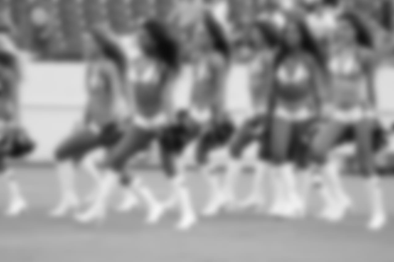 cheerleaders-180814-scrimmage241524