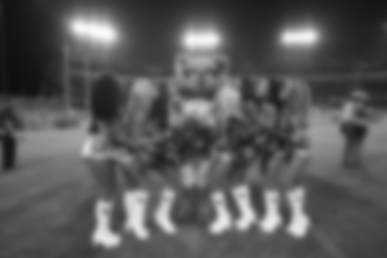 titans2018bucscheer244487