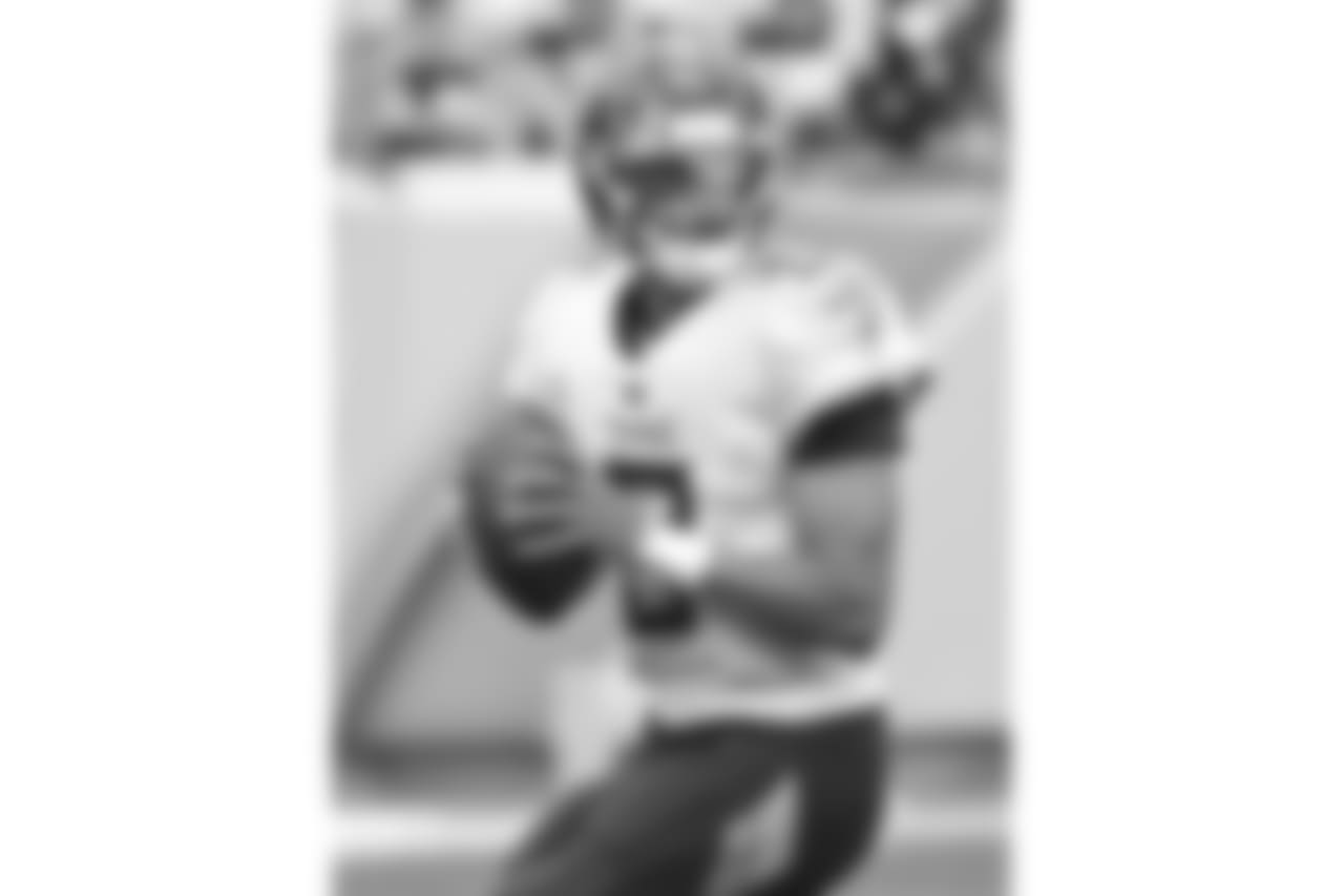 Tennessee Titans quarterback Marcus Mariota (8) looks to pass in the first quarter of an NFL preseason football game against the Pittsburgh Steelers, Saturday, Aug. 25, 2018, in Pittsburgh. (AP Photo/Don Wright)