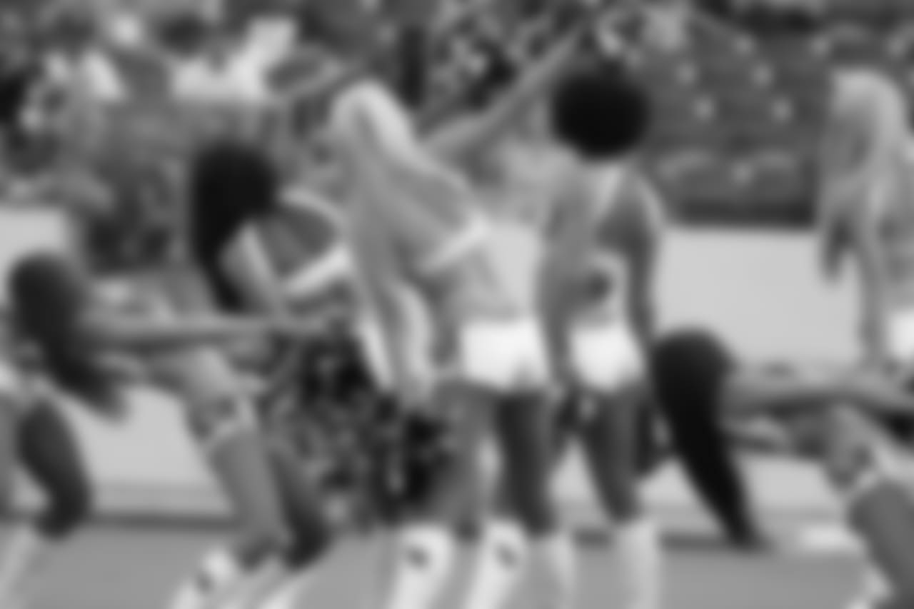cheerleaders-180814-scrimmage241528