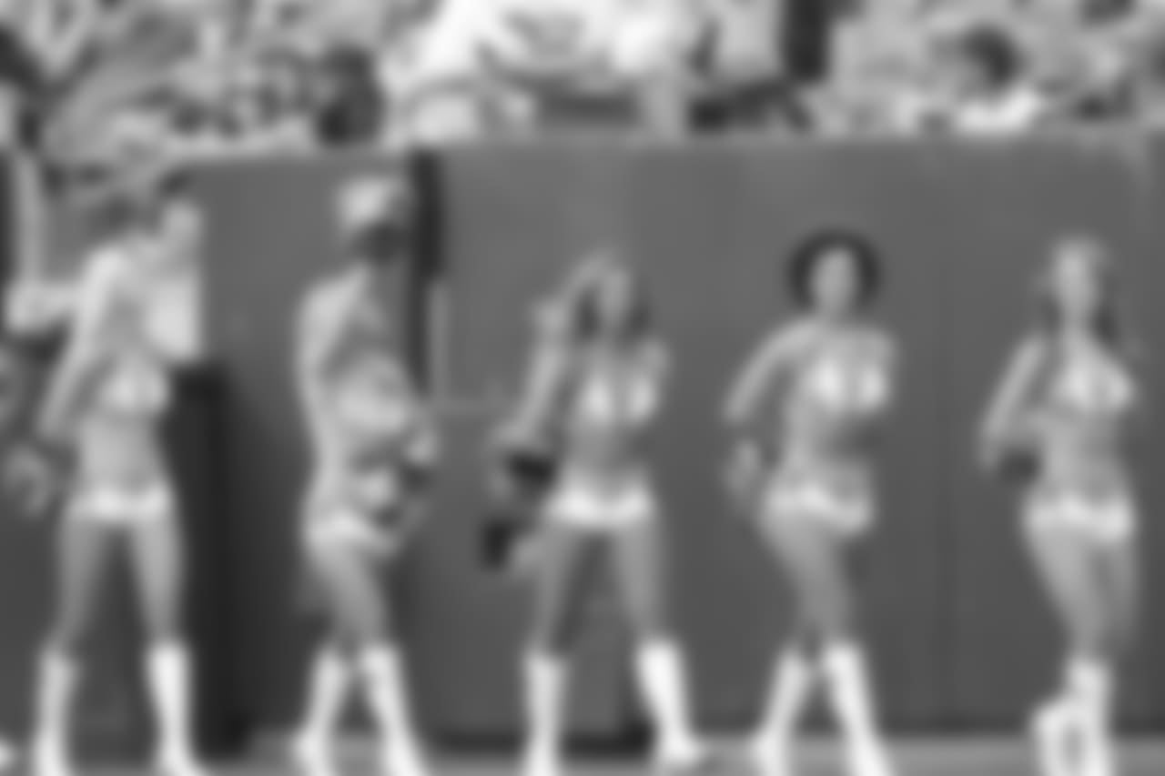 cheerleaders-180814-scrimmage241533