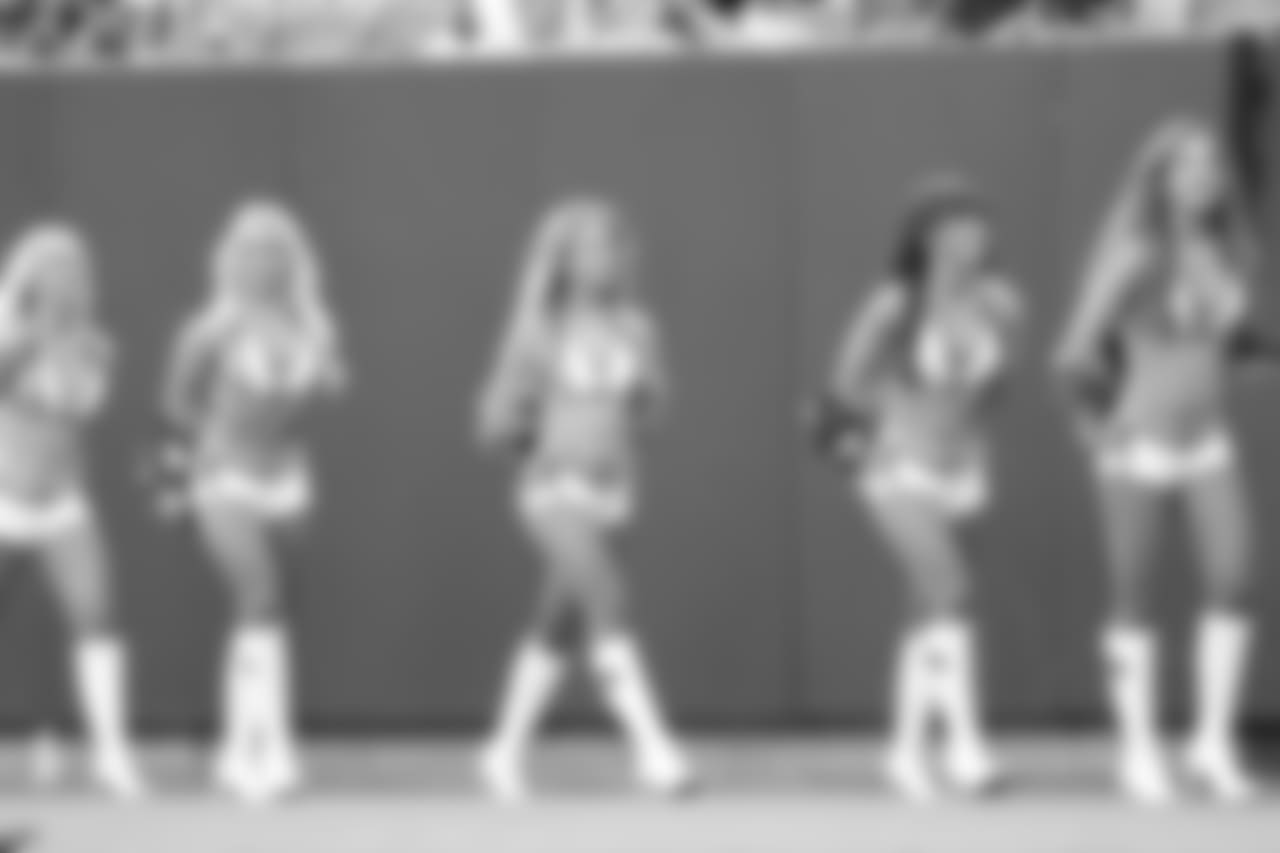 cheerleaders-180814-scrimmage241535