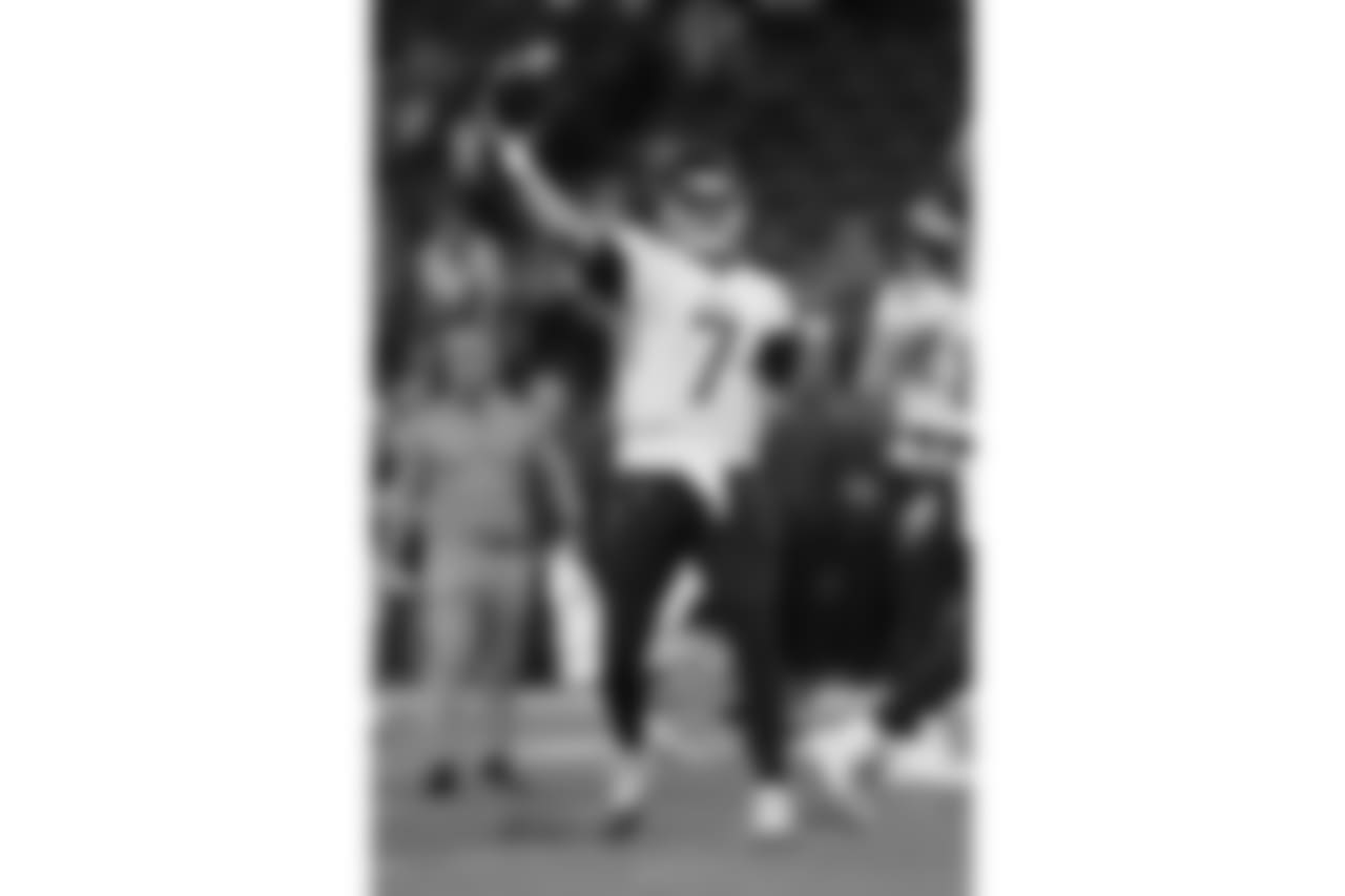Tennessee Titans quarterback Blaine Gabbert throws before an NFL football game between the Indianapolis Colts and the Tennessee Titans, Sunday, Nov. 18, 2018, in Indianapolis. (AP Photo/Jeff Roberson)