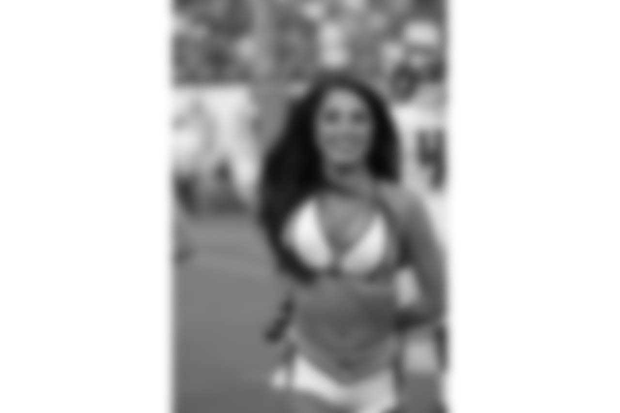 titans2018bucscheer244473