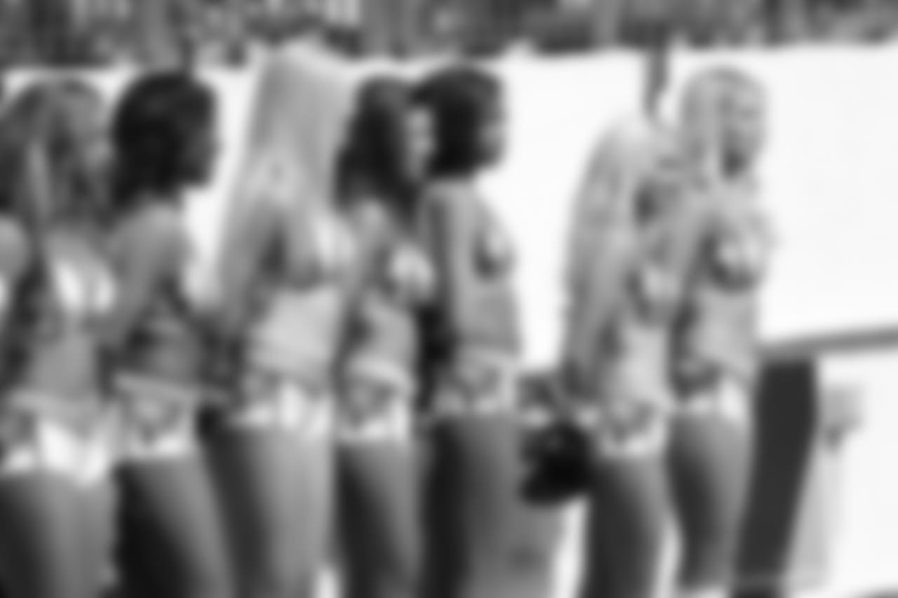 cheerleaders-180814-scrimmage241505