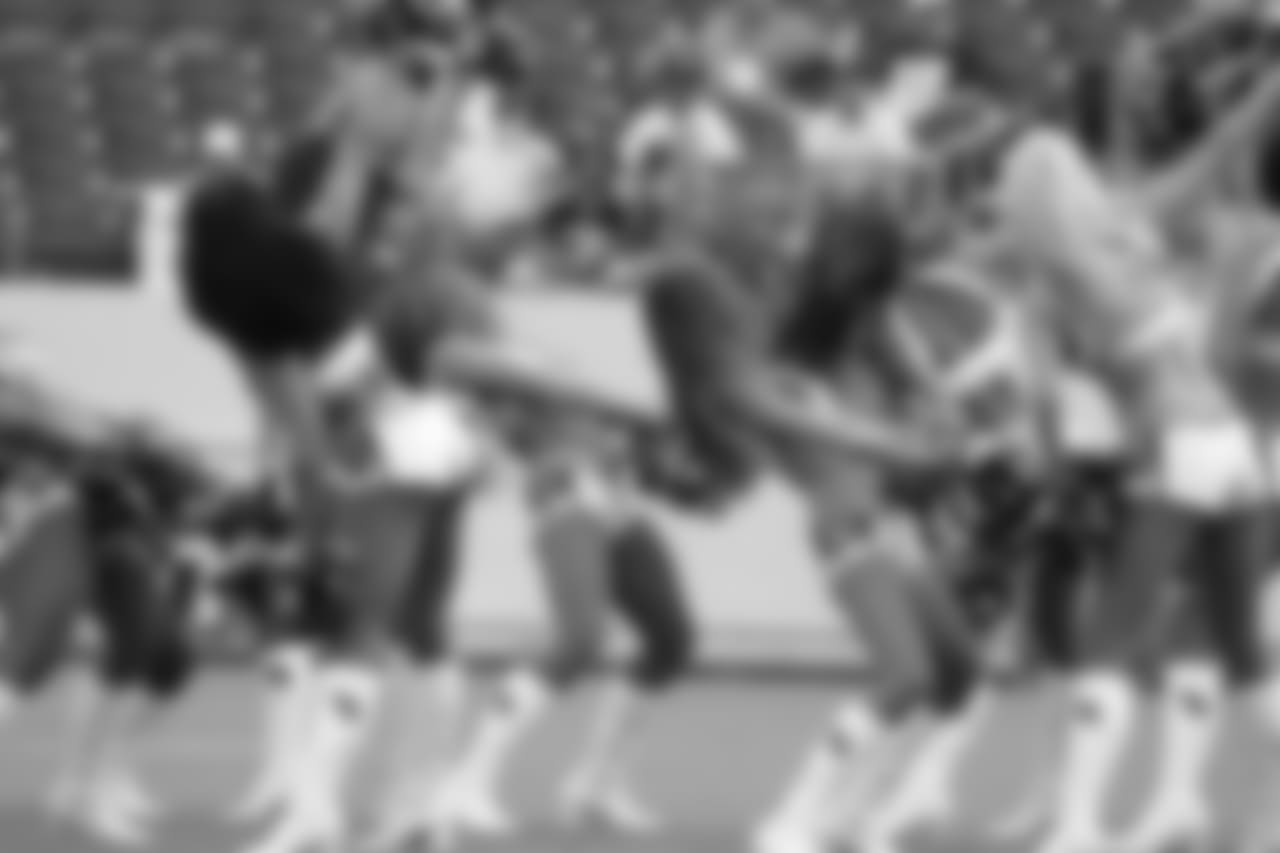 cheerleaders-180814-scrimmage241527
