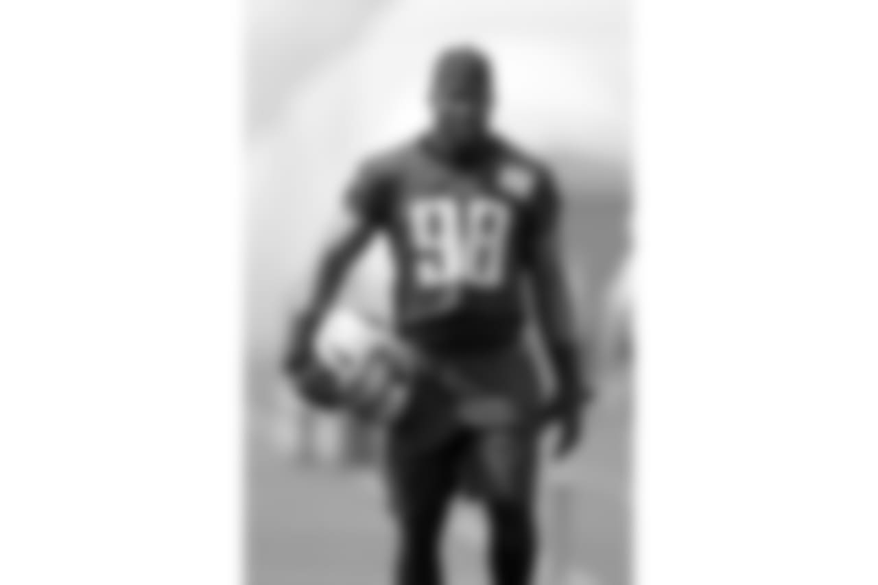 Tennessee Titans outside linebacker Brian Orakpo waits to run a play during NFL football training camp Tuesday, Aug. 8, 2017, in Nashville, Tenn. (AP Photo/Mark Humphrey)