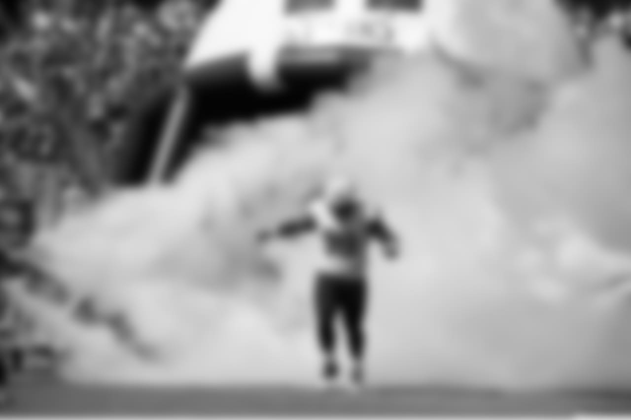 Tennessee Titans outside linebacker Brian Orakpo (98) runs on the field during player introductions before an NFL football game against the Buffalo Bills Sunday, Oct. 11, 2015, in Nashville, Tenn. (AP Photo/Mark Zaleski)