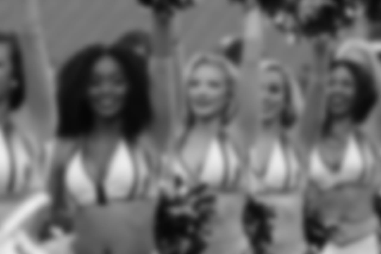 cheerleaders-180814-scrimmage41475