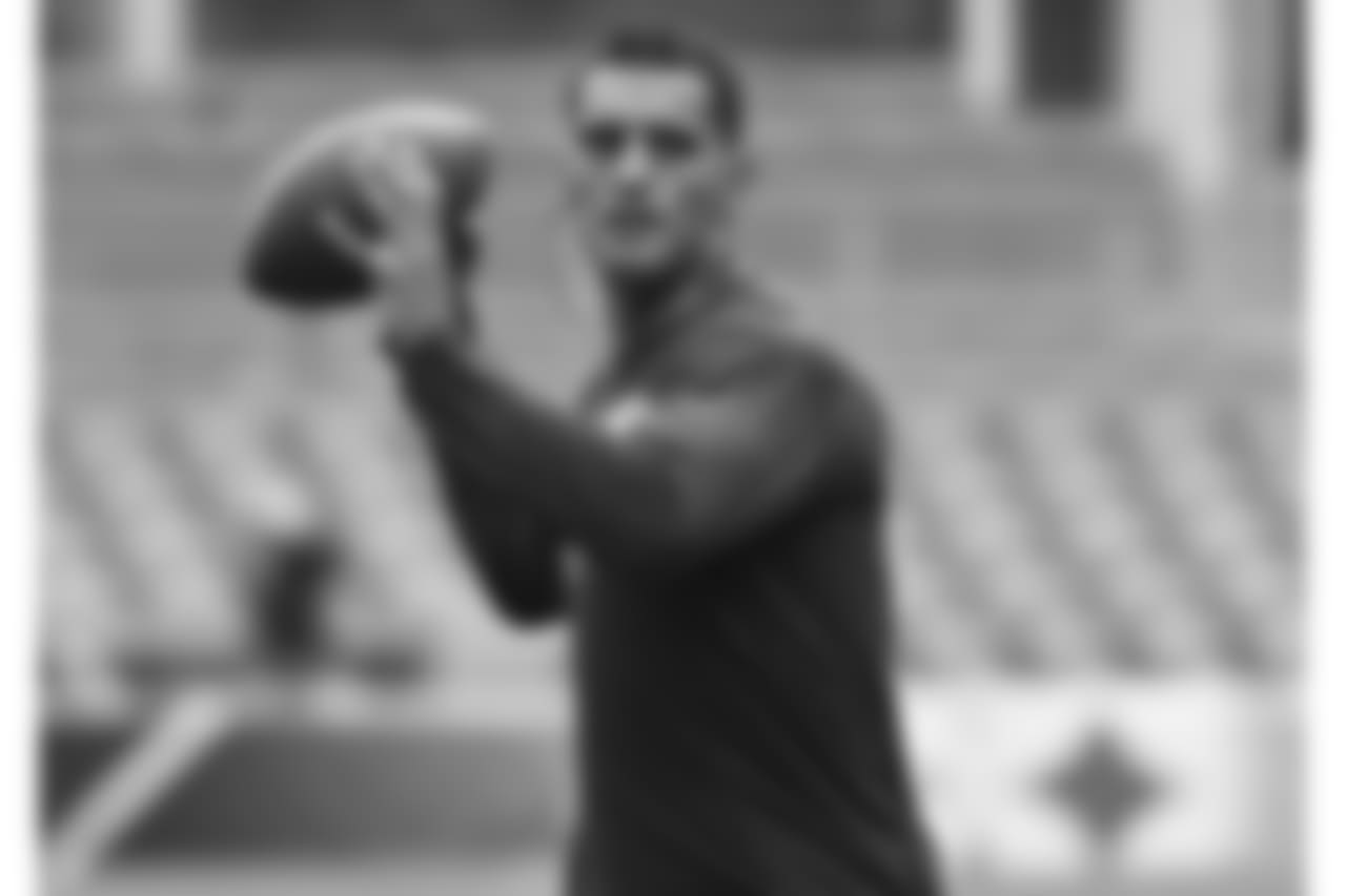 Tennessee Titans quarterback Marcus Mariota (8) throws passes during warmup before an NFL football game against the Pittsburgh Steelers, Saturday, Aug. 25, 2018, in Pittsburgh. (AP Photo/Don Wright)