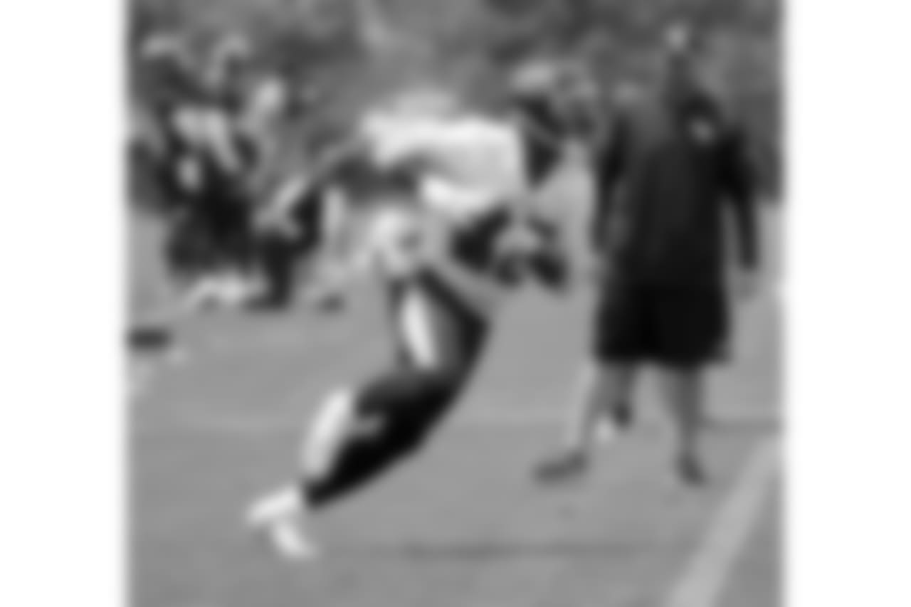 Tennessee Titans tight end Delanie Walker runs a drill during NFL football minicamp Tuesday, June 12, 2018, in Nashville, Tenn. (AP Photo/Mark Humphrey)
