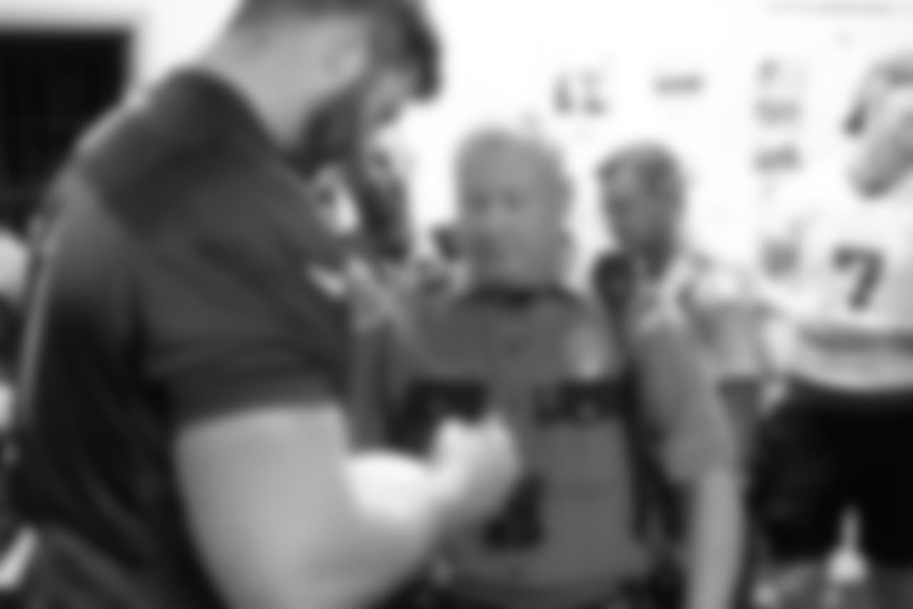 2018_0911_CR_PoliceStationVisit_0009