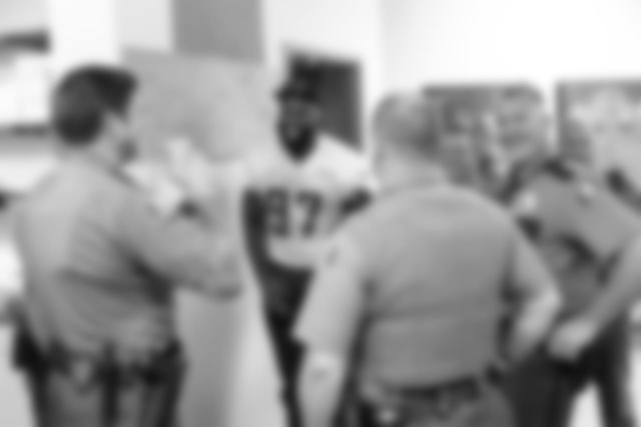 2018_0911_CR_PoliceStationVisit_0025