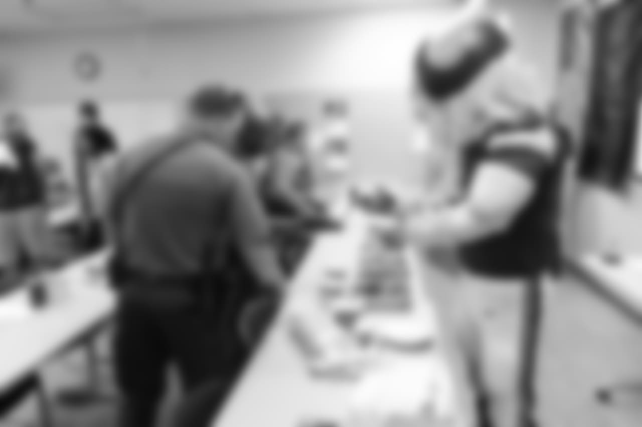 2018_0911_CR_PoliceStationVisit_0018