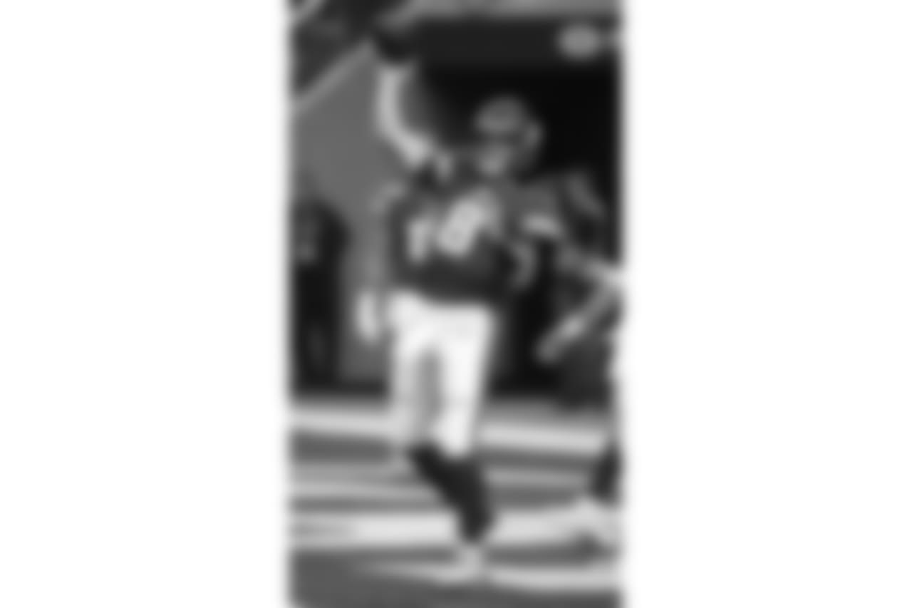 Minnesota Vikings quarterback Kirk Cousins warms up before an NFL preseason football game against the Seattle Seahawks, Friday, Aug. 24, 2018, in Minneapolis. (AP Photo/Bruce Kluckhohn)
