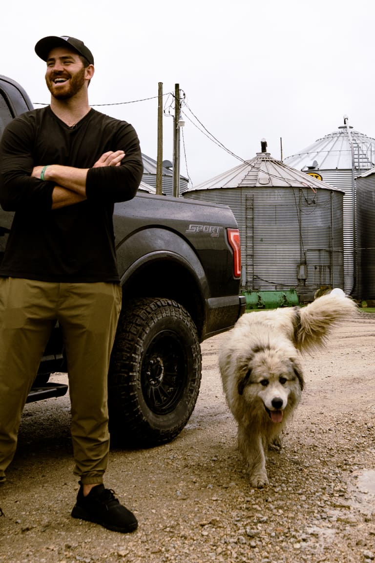 Broncos linebacker Josey Jewell raised 130 cattle, turkey and a lot of corn