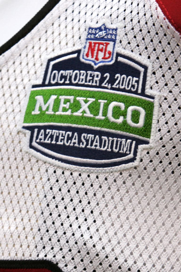 Safety Robert Griffith running out on field with Mexican flag iconic moment  of Cardinals' 31-14 win over 49ers in 2005