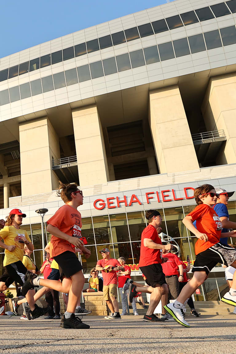 GEHA 5K at Arrowhead allows fans to run onto the field