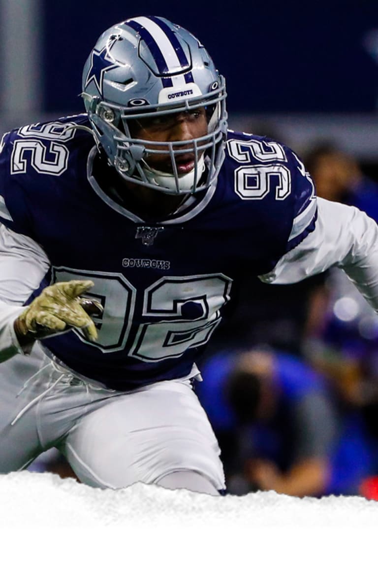 Dallas Cowboys defensive end Ron'Dell Carter, right, sacks Arizona