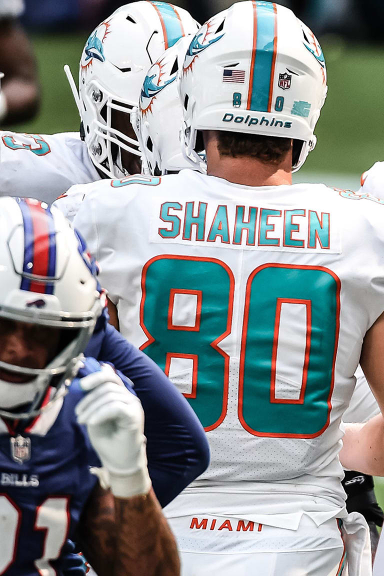 Miami Dolphins offensive tackle Robert Hunt (68) lines up for the play  during an NFL football game against the Cincinnati Bengals, Thursday, Sept.  29, 2022, in Cincinnati. (AP Photo/Emilee Chinn Stock Photo - Alamy