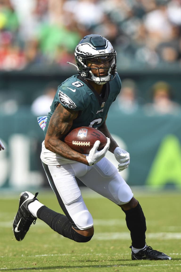 Philadelphia, Pennsylvania, USA. 21st Nov, 2021. Philadelphia Eagles wide  receiver DeVonta Smith (6) leaves the field following the NFL game between  the New Orleans Saints and the Philadelphia Eagles at Lincoln Financial