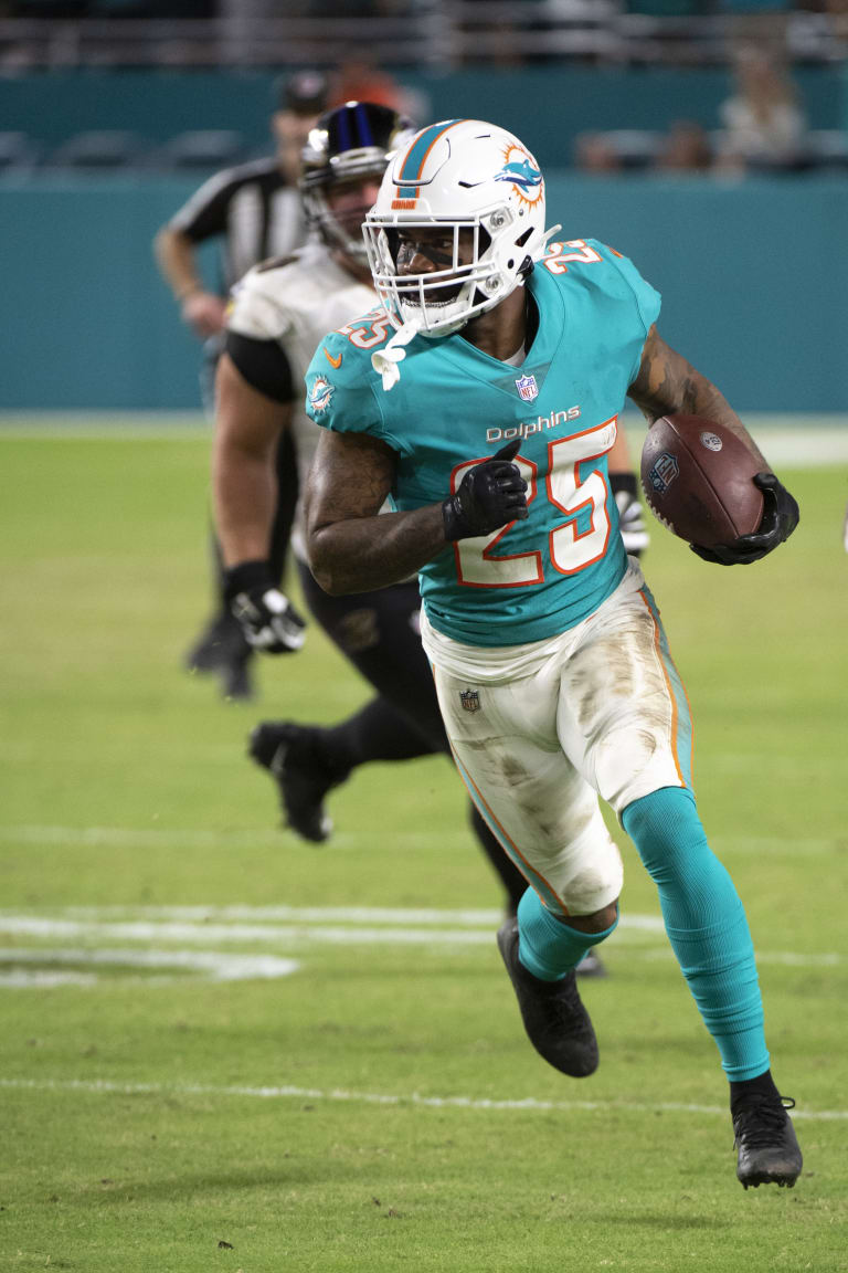 Download Miami Dolphins Xavien Howard Football Wallpaper